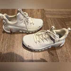 Worn twice NIKE metcon size 9